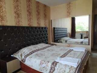 Отель DiEnDi Димитровград Двухместный номер с 1 кроватью или 2 отдельными кроватями-1